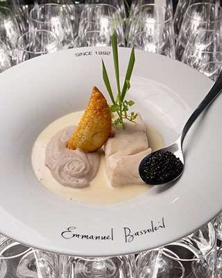 Robalo Vapor (Desde 1992) - ao creme de champagne com purê de inhame e caviar mujol